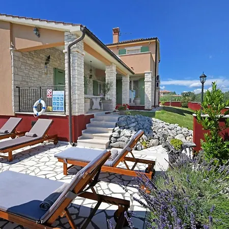 Sleeps 6 Pool Air Con Wifi Villa