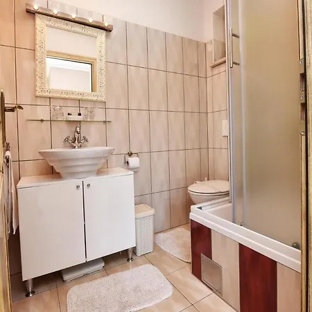 Villa Sleeps 6 Pool Air Con Wifi *
