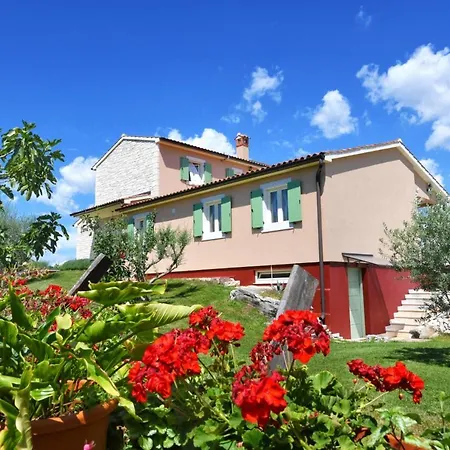 Sleeps 6 Pool Air Con Wifi *