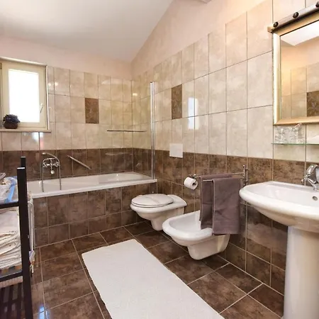 Sleeps 6 Pool Air Con Wifi Villa