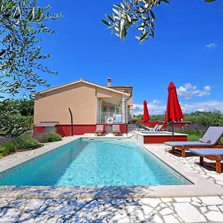 Villa Sleeps 6 Pool Air Con Wifi *