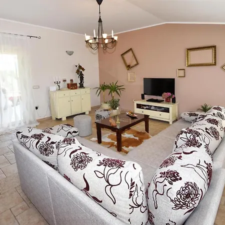 Sleeps 6 Pool Air Con Wifi Villa