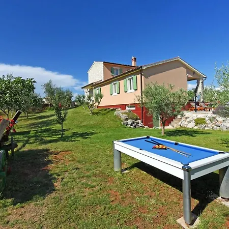 Sleeps 6 Pool Air Con Wifi Villa