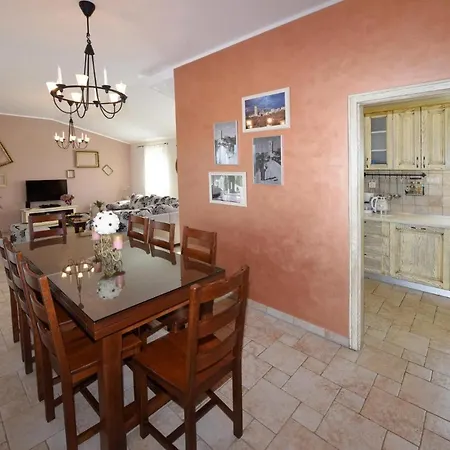 Sleeps 6 Pool Air Con Wifi Jakici