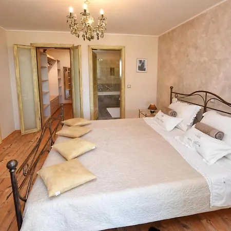 Villa Sleeps 6 Pool Air Con Wifi