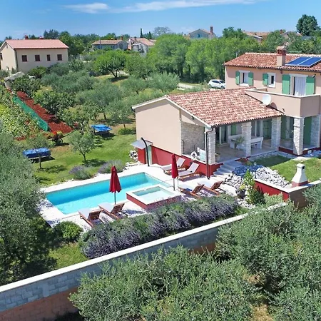 Sleeps 6 Pool Air Con Wifi Villa