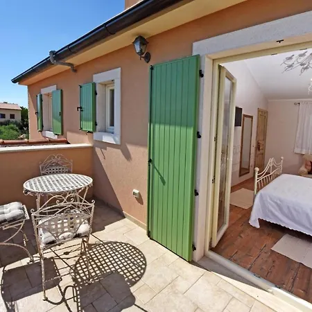 Villa Sleeps 6 Pool Air Con Wifi *