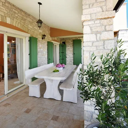 Sleeps 6 Pool Air Con Wifi Villa