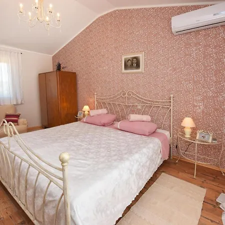 Sleeps 6 Pool Air Con Wifi Villa *