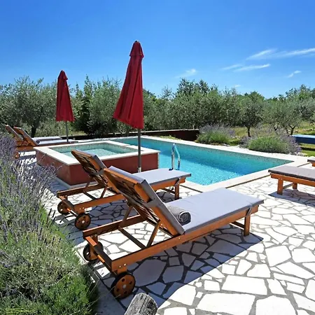 Sleeps 6 Pool Air Con Wifi Villa Jakici
