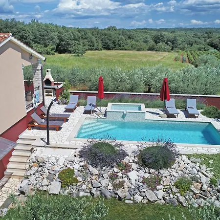 Villa Sleeps 6 Pool Air Con Wifi *