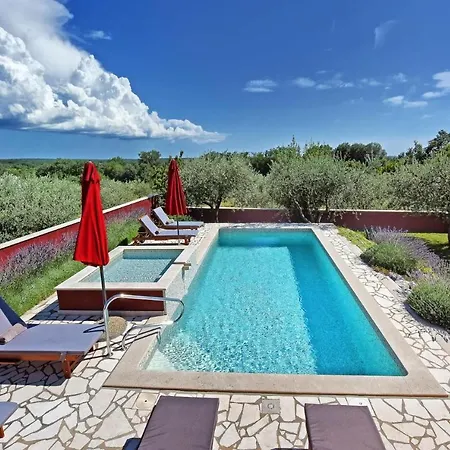 Sleeps 6 Pool Air Con Wifi Villa