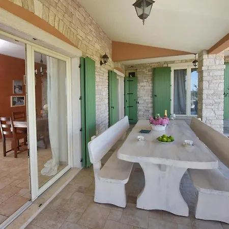 Villa Sleeps 6 Pool Air Con Wifi Jakici